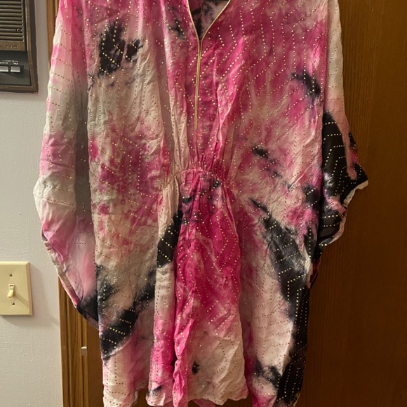 Vibrant Ethnic Tie and Dye Tops - Picture 4 of 5